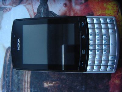 Лот: 8656223. Фото: 1. Nokia Asha 303. Кнопочные мобильные телефоны