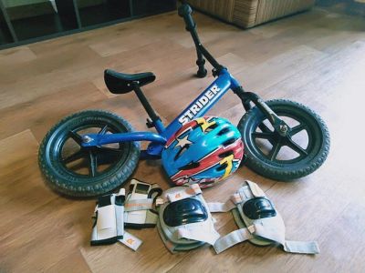 Лот: 15638085. Фото: 1. Беговел Strider Classic + шлем... Красноярск