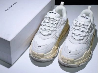 Лот: 11431951. Фото: 1. Кроссовки Balenciaga Triple S... Кеды, кроссовки, слипоны