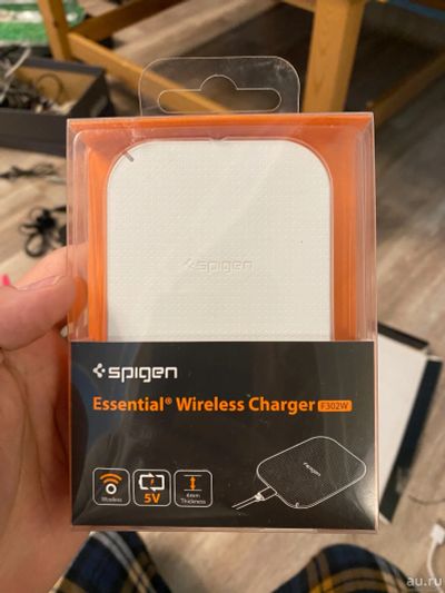 Лот: 17351302. Фото: 1. Беспроводное з/у Spigen Essential... Зарядные устройства, блоки питания, адаптеры сетевые для смартфонов
