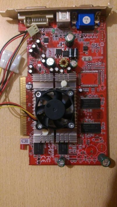 Лот: 6516191. Фото: 1. Продам Видеокарту AGP Radeon 9600PRO. Видеокарты