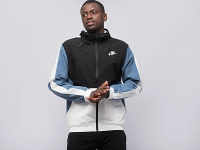 Лот: 19684043. Фото: 1. Ветровка Nike. Верхняя одежда