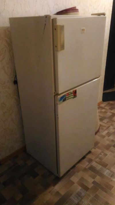 Лот: 10862440. Фото: 1. Двухкамерный б/у холодильник Бирюса. Холодильники, морозильные камеры