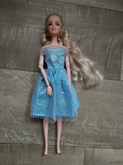 Лот: 22159441. Фото: 1. Барби в платье. Куклы и аксессуары