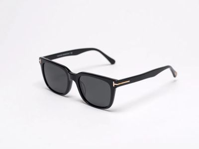 Лот: 24977432. Фото: 1. Очки Tom Ford. Очки солнцезащитные