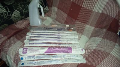 Лот: 15865111. Фото: 1. Мочеприемник и много катетеров. Реабилитация, уход за больными