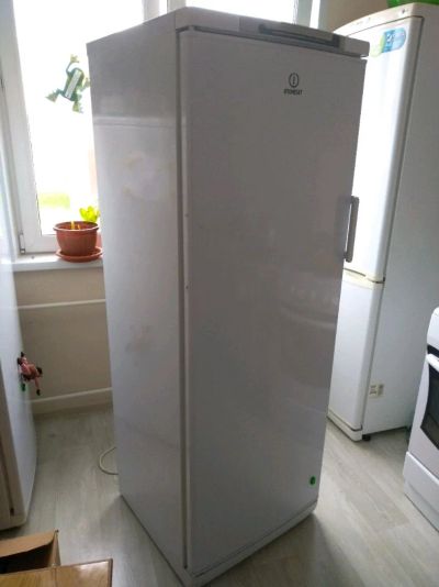 Лот: 12195332. Фото: 1. Холодильник Indesit SD167. Холодильники, морозильные камеры