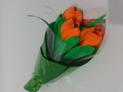 Лот: 3794776. Фото: 1. Букет из конфет Тюльпаны "Оранжевое... Букеты из конфет, игрушек
