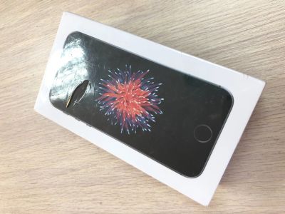 Лот: 12314751. Фото: 1. iPhone SE 32 Gb Space Gray РСТ... Смартфоны