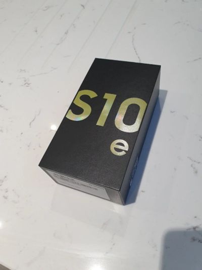 Лот: 15185700. Фото: 1. Samsung Galaxy s10e новый. Смартфоны