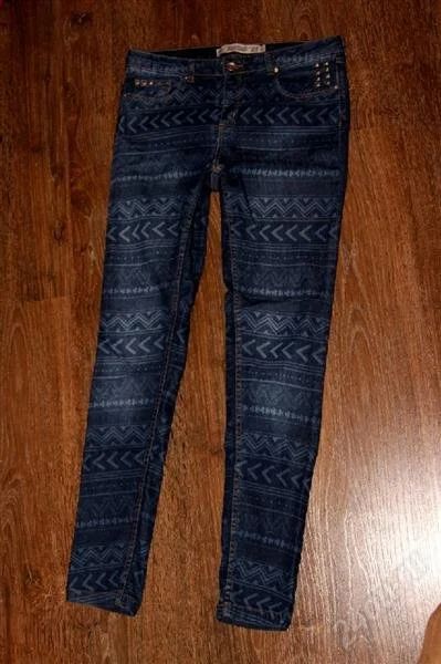 Лот: 2873413. Фото: 1. Новые джинсы с принтом Zara Premium... Джинсы