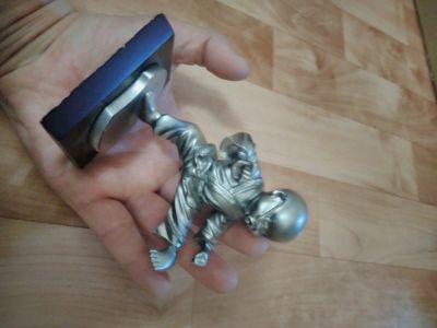 Лот: 17150119. Фото: 1. Статуэтка каратист. Фигурки, статуэтки