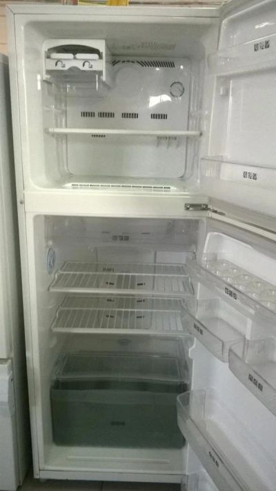 Лот: 9401176. Фото: 1. Б/у холодильник Samsung RT30mbsw1. Холодильники, морозильные камеры