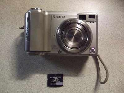 Лот: 1196646. Фото: 1. Фотоаппарат Fujifilm FinePix E550... Цифровые компактные