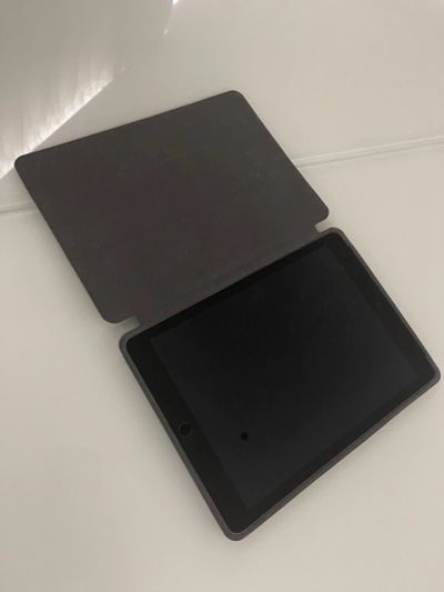 Лот: 18455079. Фото: 1. Ipad air 2 16gb + cellular. Чехлы, бамперы