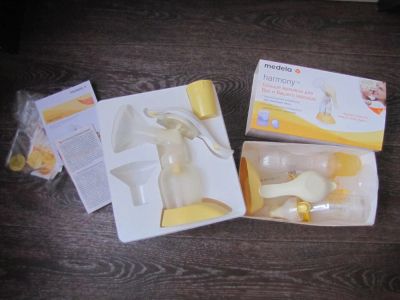 Лот: 10671763. Фото: 1. молокоотсос фирмы medela. Всё для кормления