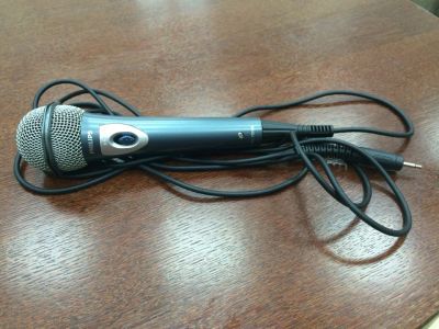 Лот: 7739813. Фото: 1. Микрофон проводной Philips SBC... Студийные микрофоны, радиомикрофоны и радиосистемы