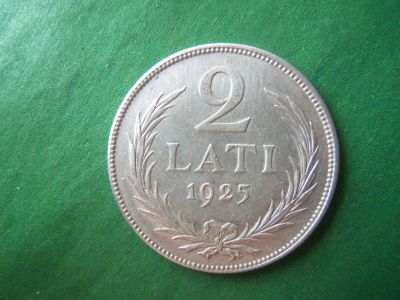 Лот: 19014487. Фото: 1. Латвия 2 лата 1925г., серебро. Европа