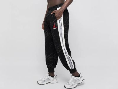 Лот: 24978966. Фото: 1. Брюки спортивные Jordan. Брюки, джинсы, шорты