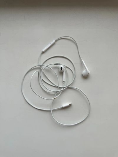 Лот: 24004180. Фото: 1. Проводные наушники Apple EarPods... Наушники, гарнитуры