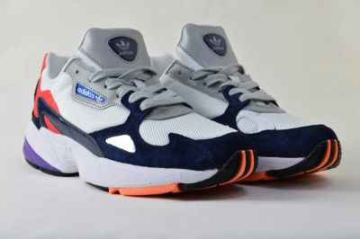 Лот: 16843703. Фото: 1. Кроссовки женские Adidas Falcon... Кеды, кроссовки, слипоны
