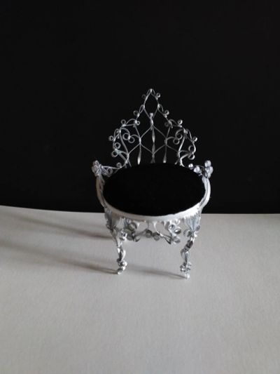 Лот: 17334461. Фото: 1. Стульчик-игольница. Авторские куклы, игрушки, поделки