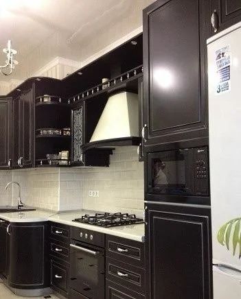 Лот: 10981710. Фото: 1. Немецкая кухня с встроенной техникой. Кухонные гарнитуры