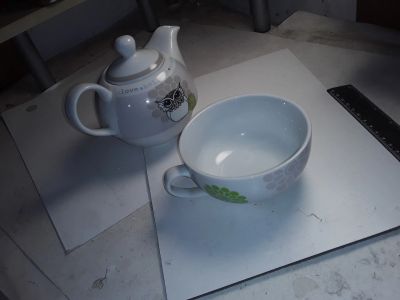 Лот: 21640291. Фото: 1. чайник с кружкой гарнитур фарфор. Чайники, заварники, турки