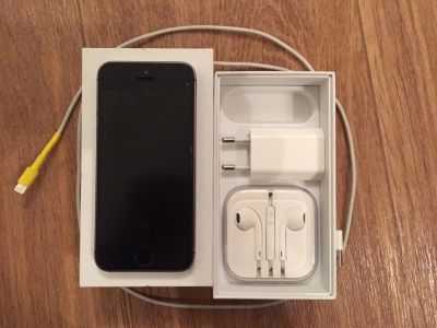 Лот: 10916193. Фото: 1. iPhone 5s 16 gb Space Gray. Смартфоны