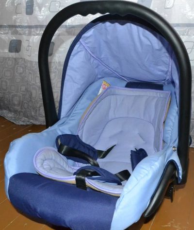 Лот: 3078285. Фото: 1. Автолюлька Zippy от 0 до года... Детские автокресла