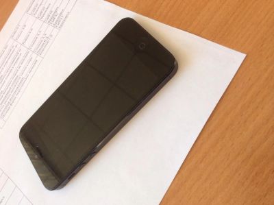 Лот: 5362298. Фото: 1. iPhone 5 black 16gb. Смартфоны