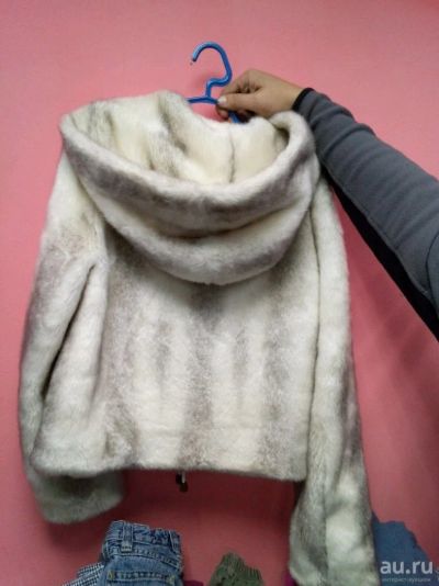 Лот: 10427452. Фото: 1. Продам белую коротенькую шубку. Верхняя одежда