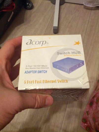 Лот: 3183339. Фото: 1. 5 портовый Ethernet коммутатор... Маршрутизаторы (роутеры)