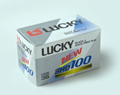Лот: 6381204. Фото: 1. Фотопленка LUCKY SHD 100 черно-белая... Фотобумага, плёнка