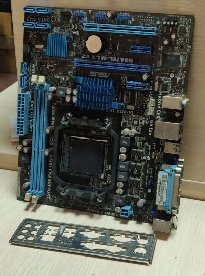Лот: 19454445. Фото: 1. Мат. плата ASUS M5A78L-M LX V2... Материнские платы