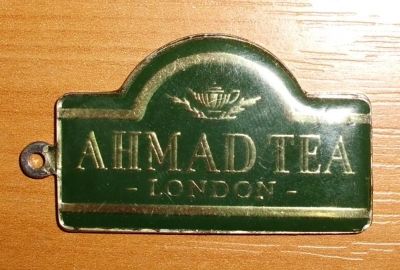 Лот: 10279352. Фото: 1. Подвеска для брелка Ahmad Tea... Другое (значки, медали, жетоны)