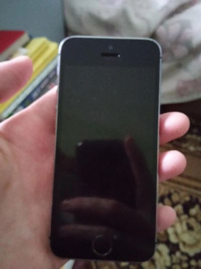 Лот: 5455728. Фото: 1. Iphone 5 (висит на шнурке). Кнопочные мобильные телефоны