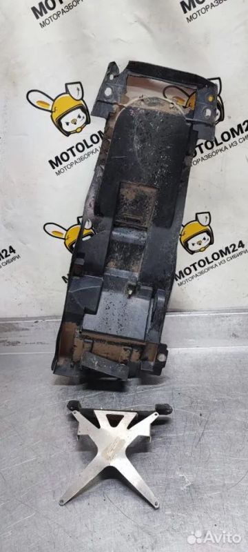 Лот: 22463316. Фото: 1. Подкрылок Suzuki gsx 600 750 k1... Запчасти