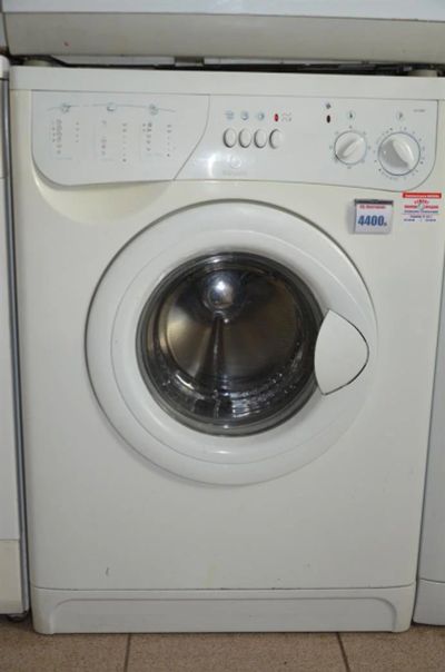 Лот: 3193382. Фото: 1. Стиральная машина Indesit 1000об. Стиральные машины