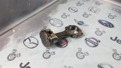 Лот: 23585640. Фото: 1. Поршень с шатуном Subaru Impreza... Двигатель и элементы двигателя