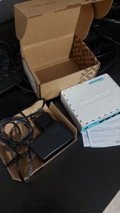 Лот: 24890127. Фото: 1. Роутер Mikrotik hEX. Маршрутизаторы (роутеры)