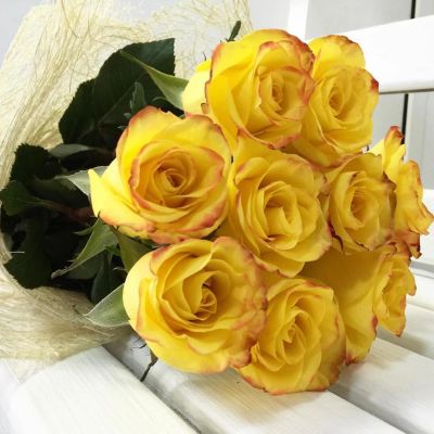 Лот: 8519125. Фото: 1. Яркий букет из 11 Эквадорских... Свежие цветы