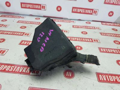Лот: 20899617. Фото: 1. Блок предохранителей Toyota Ractis... Двигатель и элементы двигателя