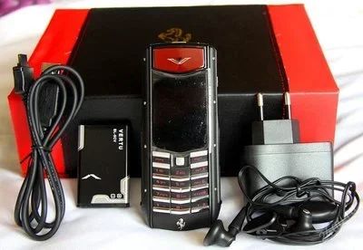 Лот: 89541. Фото: 1. Копия Vertu Ascent Ti Ferrari... Кнопочные мобильные телефоны