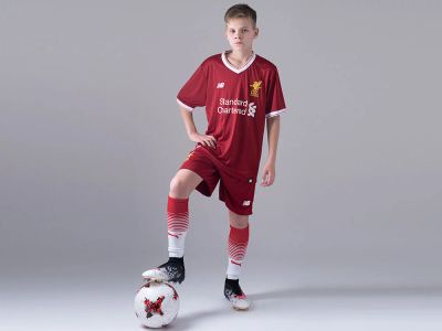 Лот: 12795385. Фото: 1. Футбольная форма New Balance Liverpool... Форма