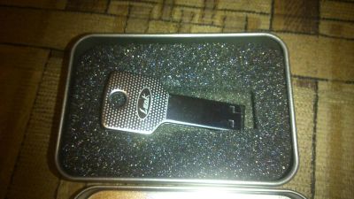 Лот: 3562365. Фото: 1. Флэшка USB 2.0 32gb в оригинальном... USB-флеш карты