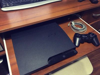 Лот: 6345983. Фото: 1. Sony PlayStation 3 Slim 320 ГБ... Игровые приставки, консоли