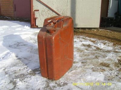 Лот: 2238977. Фото: 1. канистра под бензин 20л целая. Другое (автозапчасти)