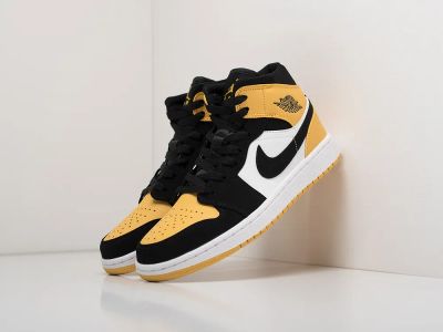 Лот: 17258073. Фото: 1. Кроссовки Nike Air Jordan 1 Mid. Кеды, кроссовки, слипоны
