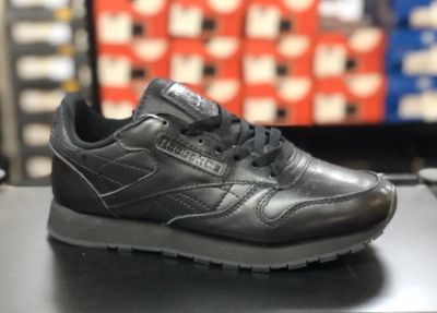 Лот: 15651337. Фото: 1. Кроссовки Reebok CL Leather. Кеды, кроссовки, слипоны